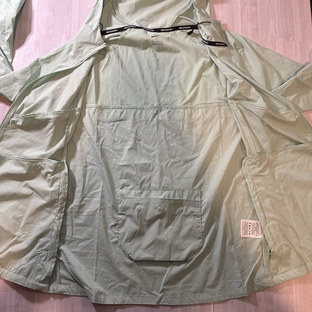 Nike 2022 Chicago Marathon Finisher Repel UV Windbreaker Jacket Size Medium - Picture 9 of 14